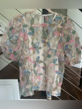 NWT Entro Floral 3D Jacquard Top with Built In Cami